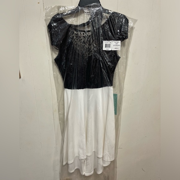 B. Smart dress 7/8 - Picture 3 of 12